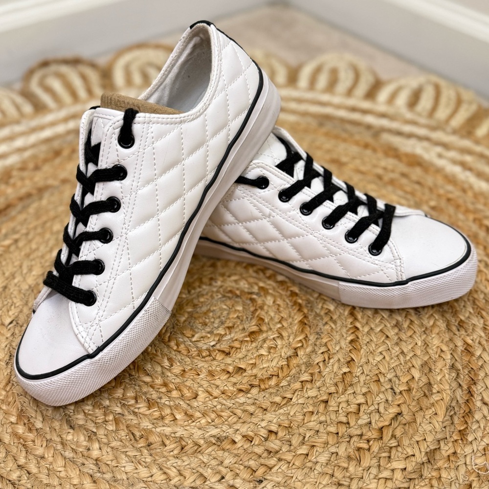 🌾‎ Torrid Leather Quilted White Sneakers